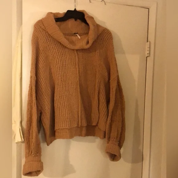 FREE PEOPLE BE YOURS SWEATER🌲🏔️ - Picture 2 of 6